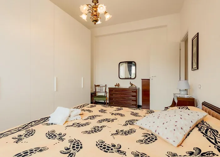 Guesthost - A Calanca - Comfy Le Grazie * Porto Venere